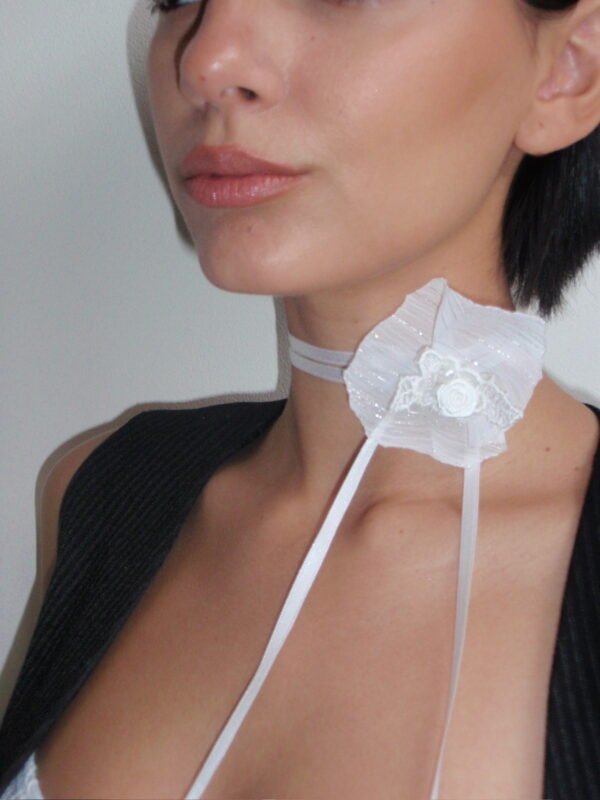 COLLAR/PIN ELVIRA BLANCO - Imagen 2